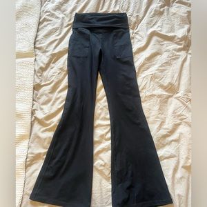 OFFLINE BY AERIE FLARE LEGGINGS WITH ROLLOVER BAND AND POCKETS